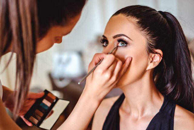 Why should you enrol in a professional beauty course and get certified?